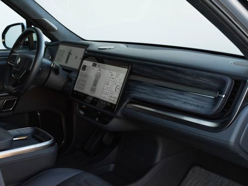 Used 2022 Rivian R1T Launch Edition image 11