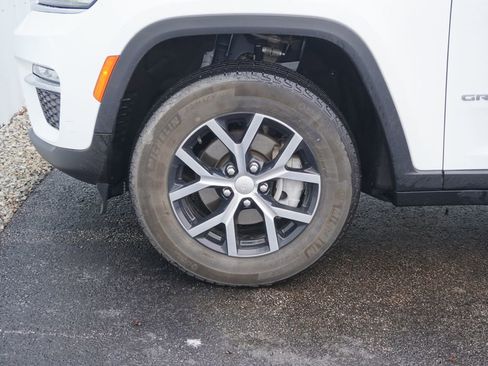 Used 2023 Jeep Grand Cherokee Limited AWD/4WD image 6