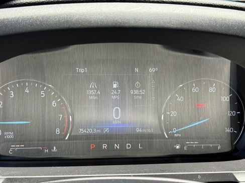 Used 2023 Ford Explorer XLT AWD/4WD image 19