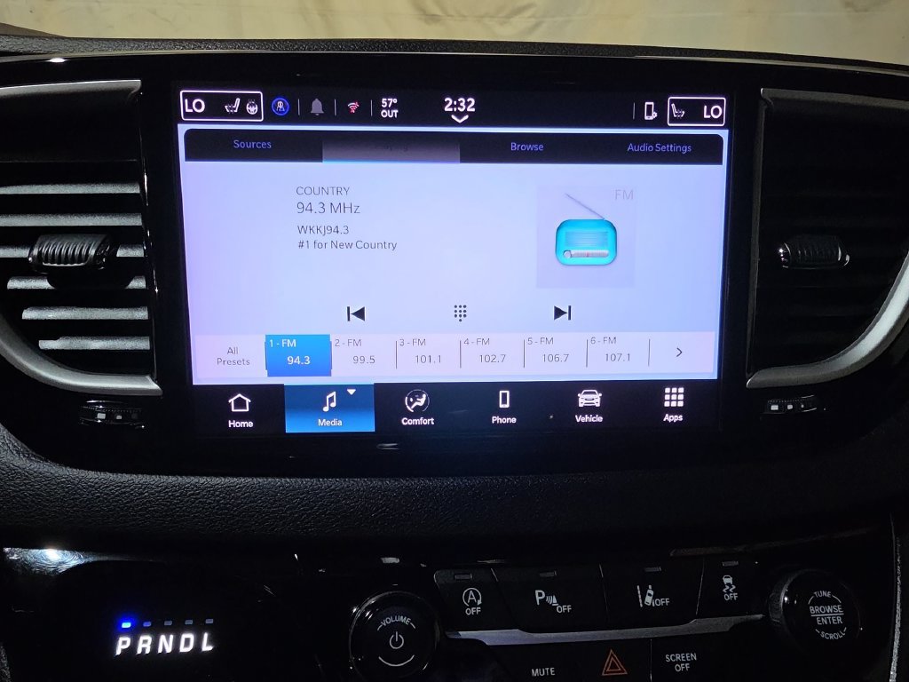 Used 2025 Chrysler Pacifica Select FWD image 12