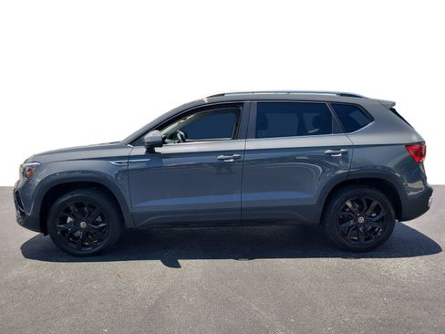 Used 2023 Volkswagen Taos SE w/ Black Wheel Package FWD image 5