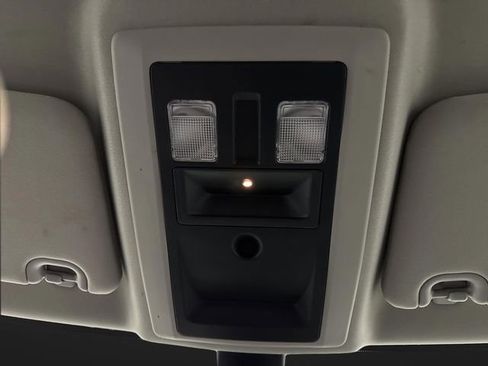 Used 2022 RAM 1500 Classic SLT image 24