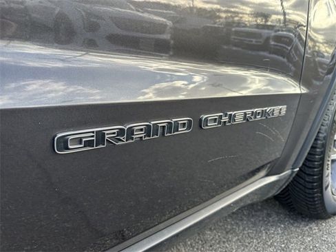 Used 2018 Jeep Grand Cherokee Limited image 48