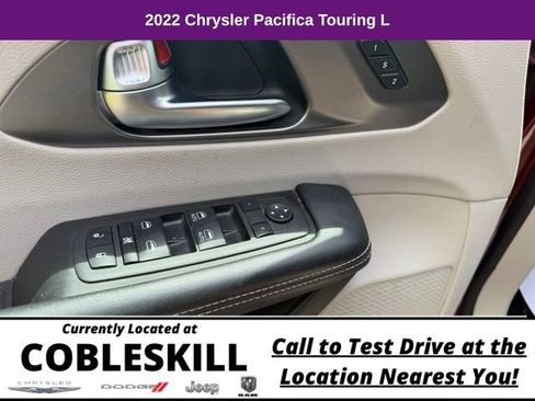 Used 2022 Chrysler Pacifica Touring-L AWD/4WD image 13