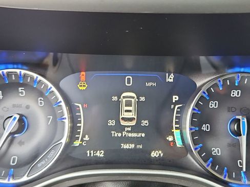 Used 2022 Chrysler Pacifica Touring-L image 13