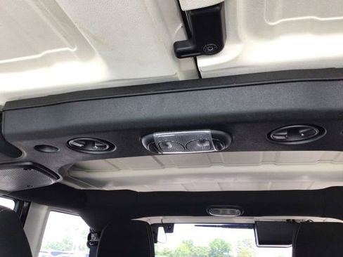 Used 2016 Jeep Wrangler Unlimited Sahara AWD/4WD image 38