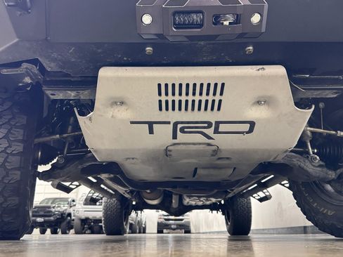 Used 2016 Toyota Tacoma TRD Off-Road w/ Premium & Technology Package image 24