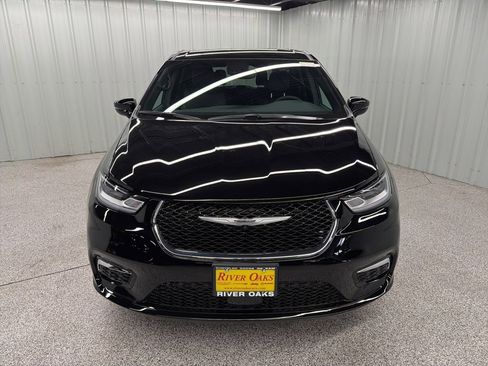 New 2026 Chrysler Pacifica Select image 2