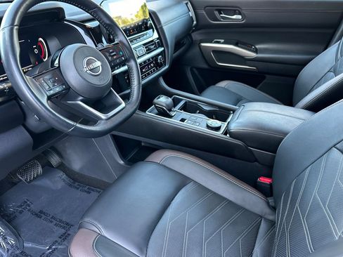 Certified 2025 Nissan Pathfinder Platinum w/ Cargo Package AWD/4WD image 10