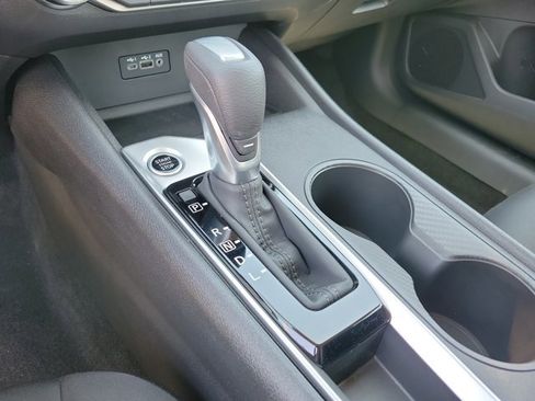 Used 2025 Nissan Altima 2.5 SV FWD image 12