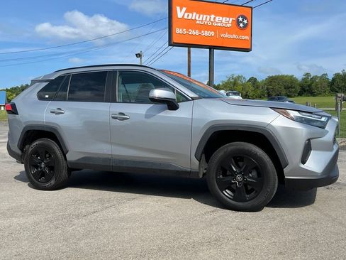 Used 2022 Toyota RAV4 XLE AWD/4WD image 1