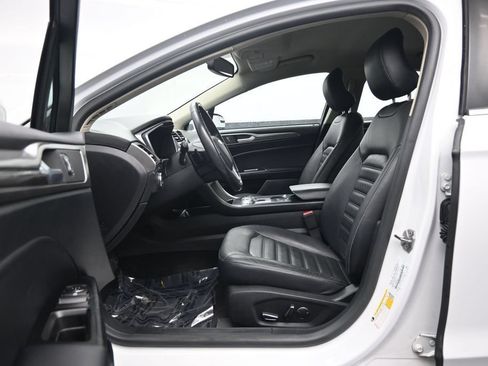 Used 2017 Ford Fusion SE w/ Fusion SE Technology Package FWD image 24