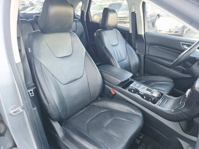 Used 2020 Ford Edge Titanium FWD image 12