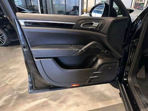Used 2018 Porsche Cayenne AWD/4WD image 14
