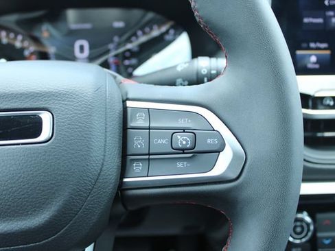 Used 2025 Jeep Compass Trailhawk w/ Trailhawk Convenience Group AWD/4WD image 25
