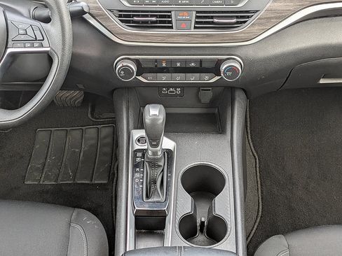 Used 2025 Nissan Altima 2.5 SV FWD image 17