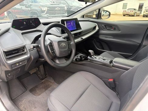Used 2025 Toyota Prius LE FWD image 12