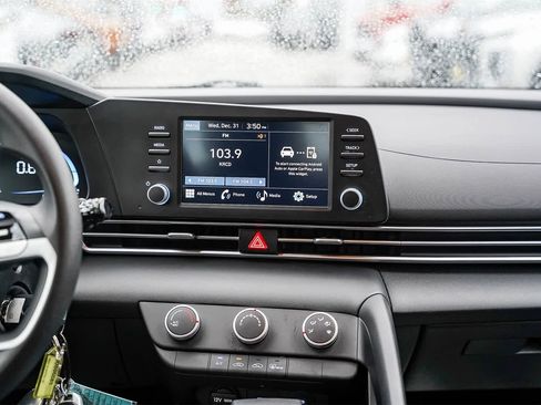 Certified 2025 Hyundai Elantra SE w/ Cargo Package image 13