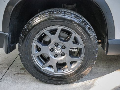 Certified 2025 Honda Pilot TrailSport image 13