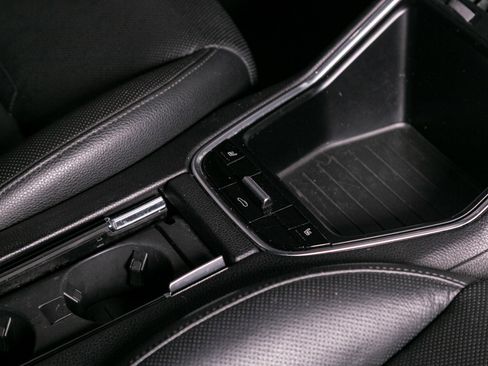 Used 2018 Porsche Panamera 4 image 32