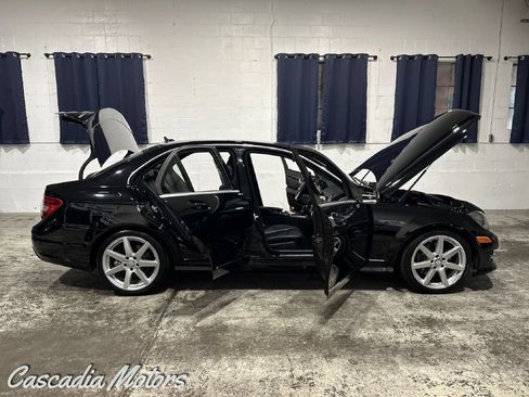 Used 2014 Mercedes-Benz C 300 4MATIC Sedan image 40