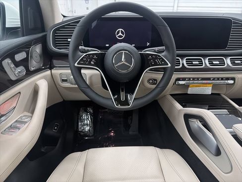 Used 2026 Mercedes-Benz GLS 450 4MATIC image 21