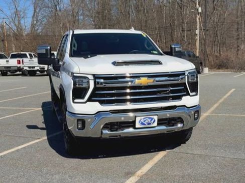 Used 2025 Chevrolet Silverado 3500 LTZ w/ LTZ Convenience Package image 3