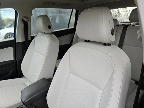 Used 2018 Volkswagen Tiguan SE w/ Panoramic Sunroof Package image 14