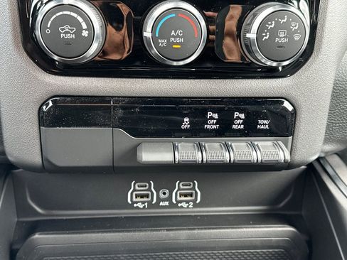 New 2025 RAM 1500 Big Horn AWD/4WD image 33