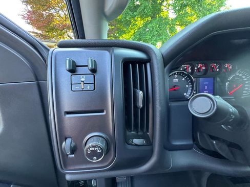 Used 2015 GMC Sierra 2500 4x4 Regular Cab w/ Sierra Convenience Package image 18