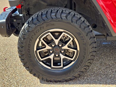 Used 2024 Jeep Wrangler Rubicon AWD/4WD image 11