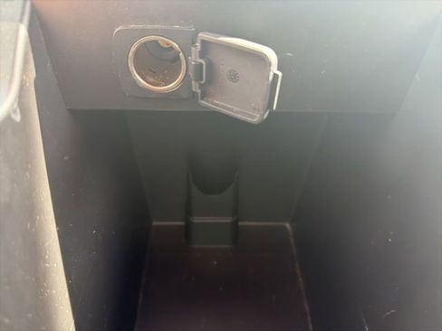 Used 2018 Ford Explorer XLT image 38