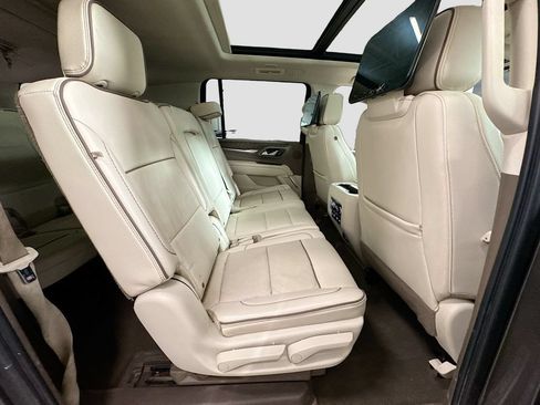 Used 2021 GMC Yukon XL Denali w/ Denali Ultimate Package AWD/4WD image 33