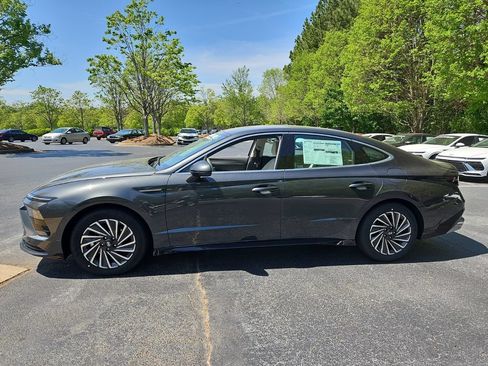 Used 2025 Hyundai Sonata SEL FWD image 2