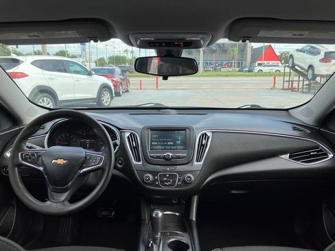Used 2018 Chevrolet Malibu LT FWD image 4