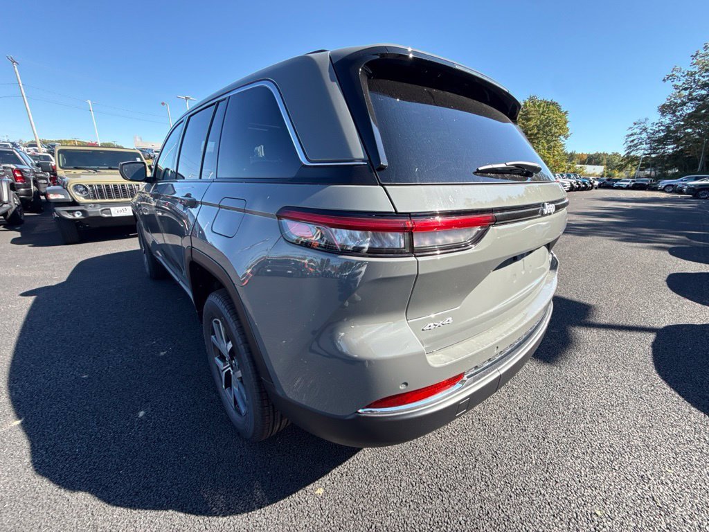 New 2027 Jeep Grand Cherokee Laredo X AWD/4WD image 3