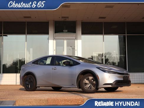 Used 2024 Toyota Prius LE AWD/4WD image 2