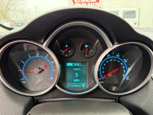Used 2015 Chevrolet Cruze LT image 9