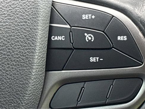 Used 2019 Jeep Cherokee Limited FWD image 27