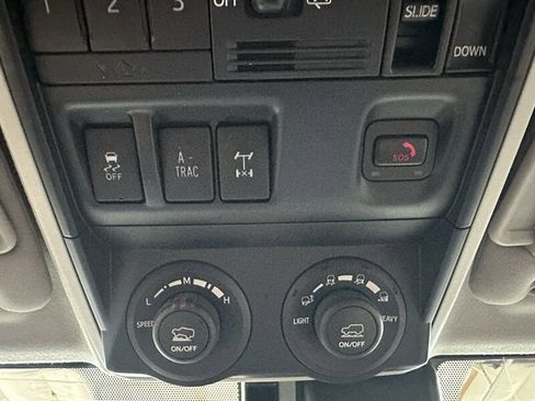 Used 2020 Toyota 4Runner TRD Off-Road Premium w/ Moonroof Package AWD/4WD image 22