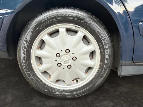Used 1999 Mercedes-Benz E 320 Sedan image 32
