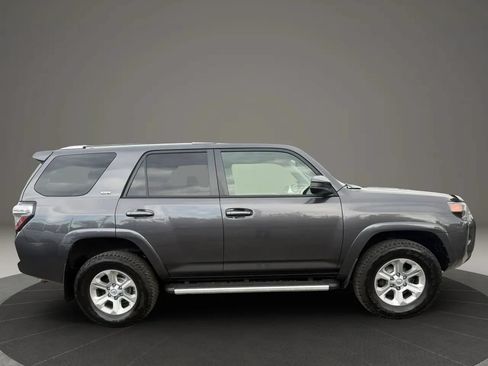 Used 2016 Toyota 4Runner SR5 AWD/4WD image 4