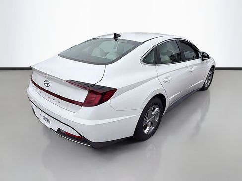 Used 2023 Hyundai Sonata SE w/ Preferred Accessory Package image 3