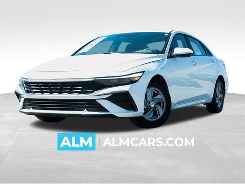 Used 2025 Hyundai Elantra SE image 1