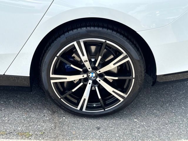 Used 2026 BMW 530i w/ M Sport Package RWD image 14