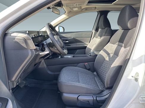 New 2025 Nissan Kicks SV w/ SV Premium Package image 4