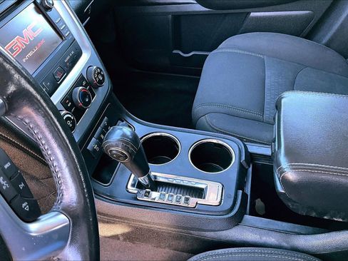 Used 2016 GMC Acadia SLE image 13
