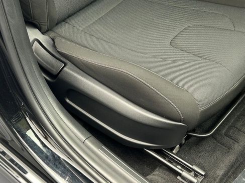 Used 2023 Hyundai Elantra SE image 33