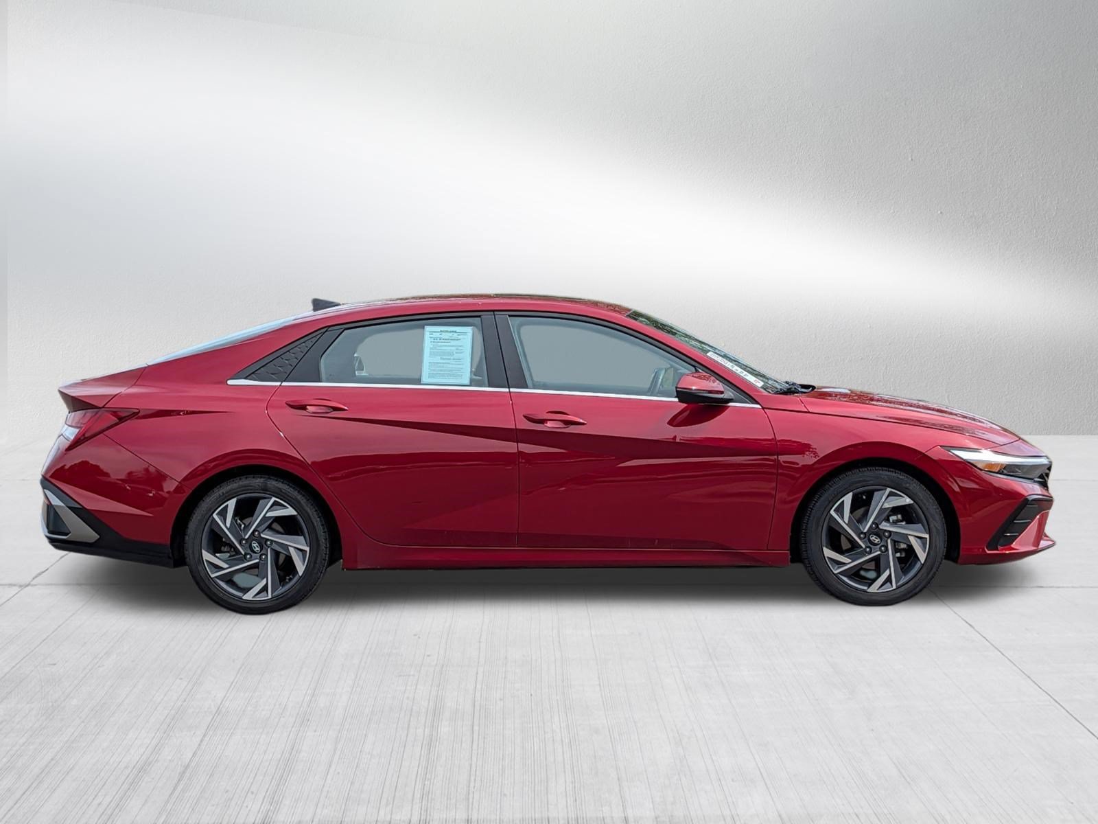 Used 2025 Hyundai Elantra Limited FWD image 8