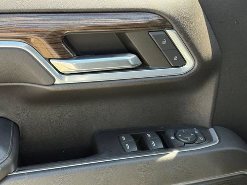 Used 2022 Chevrolet Silverado 1500 LT RWD image 6